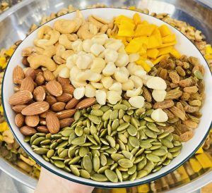 GRANOLA NƯỚNG MỘC MIX TRÁI CÂY BH.NONG - Lon Thiếc 450g